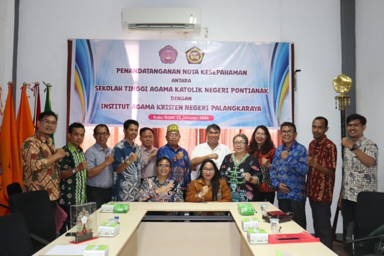 Penandatangan MoU dan MoA: Kerjasama Sekolah Tinggi Agama Katolik Negeri Pontianak dan Institut Agama Kristen Negeri Palangkaraya Menguatkan Sinergi Perguruan Tinggi